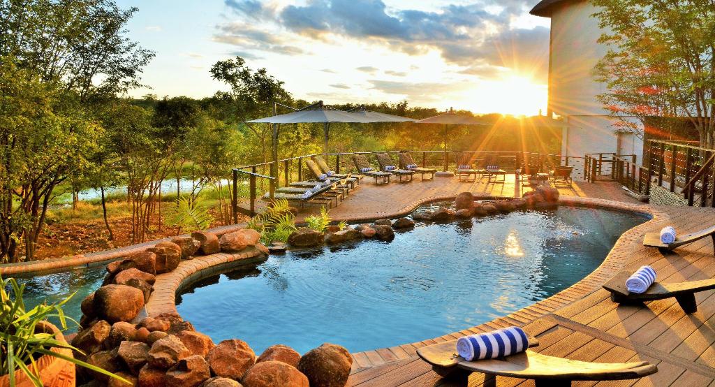 victoria falls safari club pool